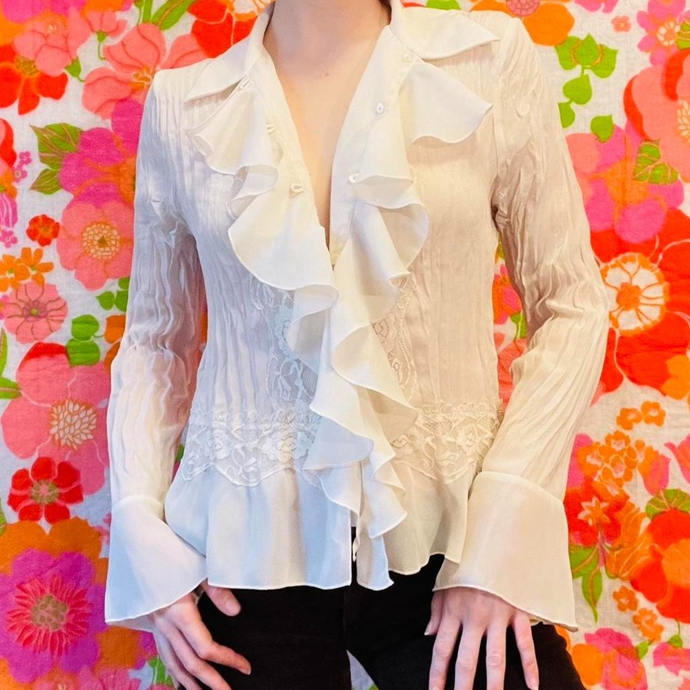 Vintage y2k ivory ruffle romantic poet blouse with frilly neckline